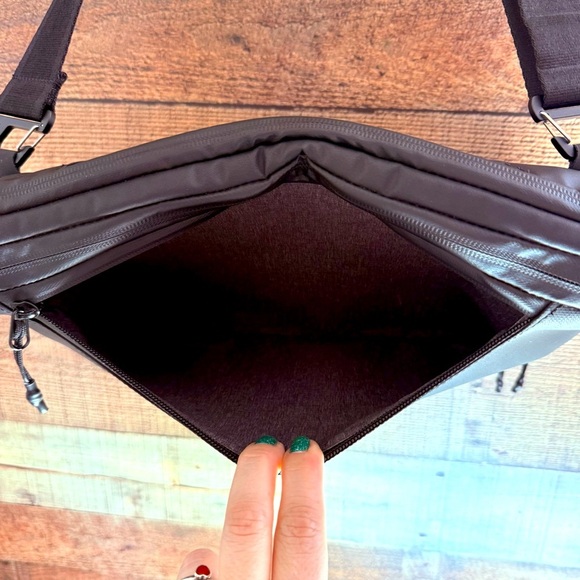 Nomatic Tech Case Bag - Picture 8 of 14